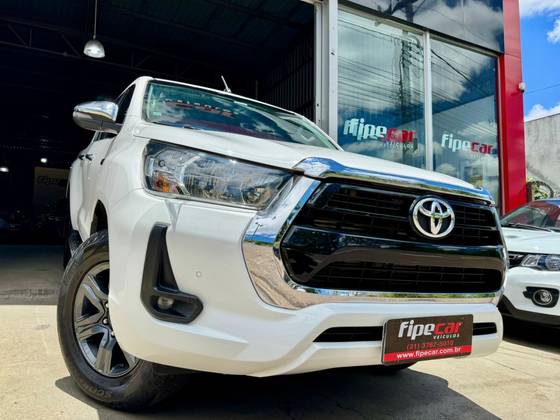 TOYOTA HILUX 2.8 D-4D TURBO DIESEL CD SR 4X4 AUTOMÁTICO